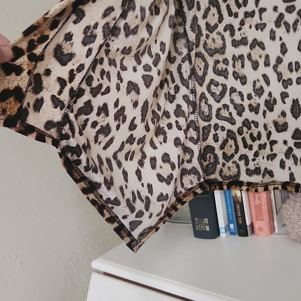 2for$10 Boutique Cheetah Print Cardigan Size Small Career office Casual - Picture 6 of 10